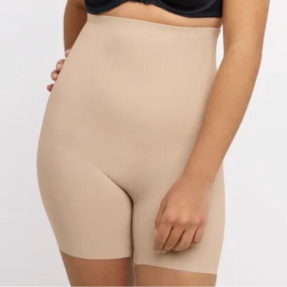 Women’s shapewear